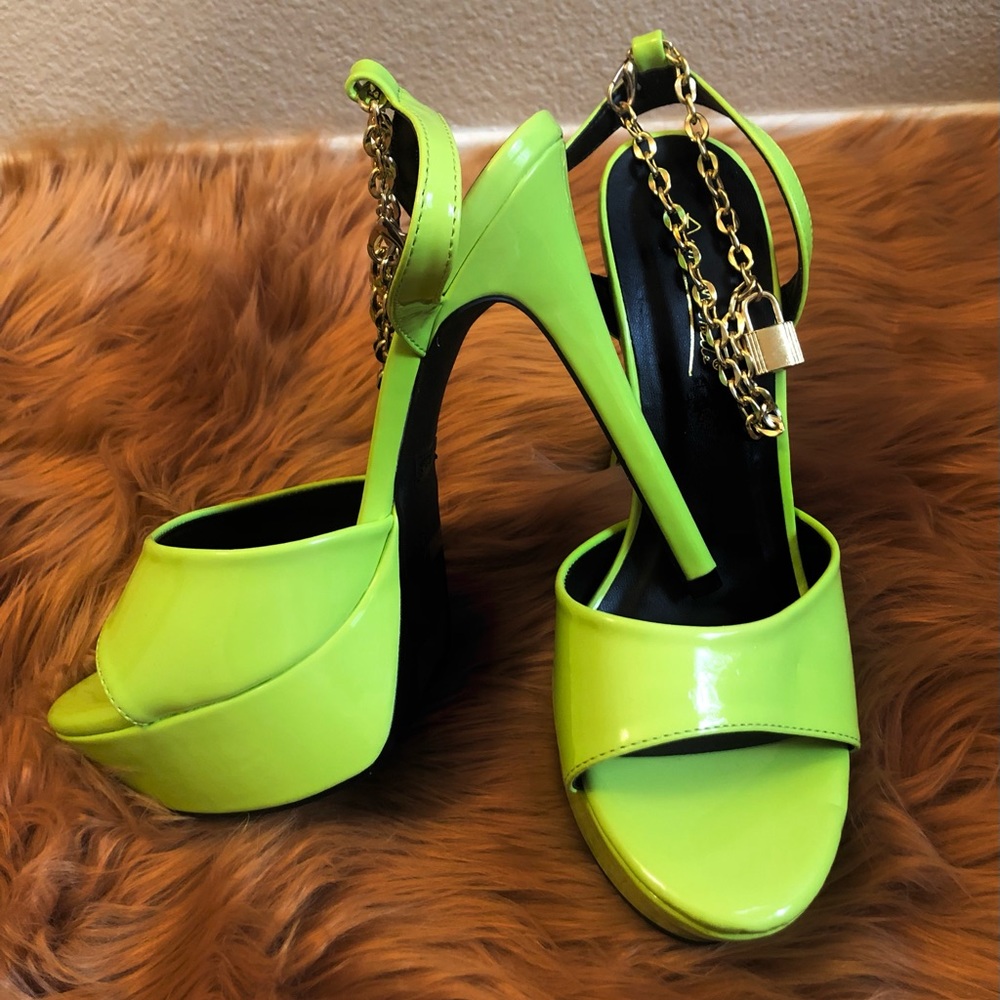 Neon Green Gold Lock and Chain Stilleto